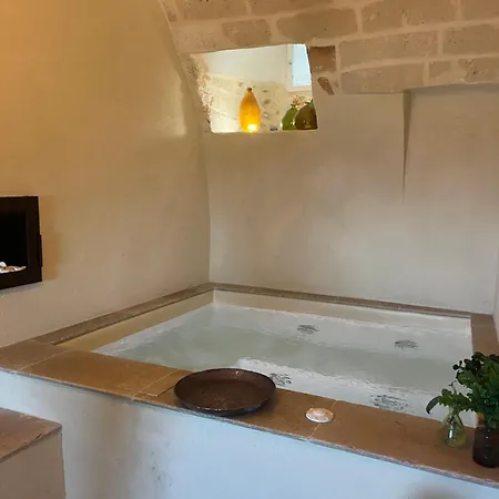 ベッド・アンド・ブレックファスト Grotta Carlotta Luxury Suite オストゥーニ