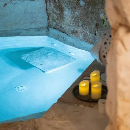 Grotta Carlotta Luxury Suite オストゥーニ