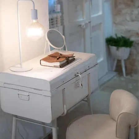 Grotta Carlotta Luxury Suite ベッド・アンド・ブレックファスト オストゥーニ