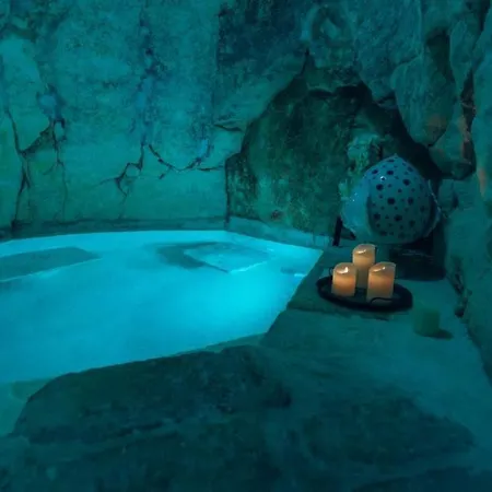 Grotta Carlotta Luxury Suite ベッド・アンド・ブレックファスト オストゥーニ