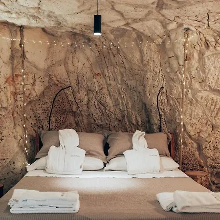 Grotta Carlotta Luxury Suite 4* オストゥーニ
