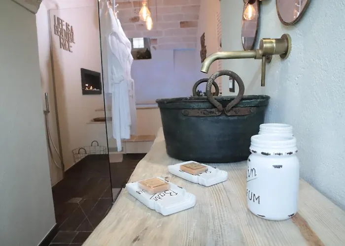 לינה וארוחת בוקר Camilla Luxury